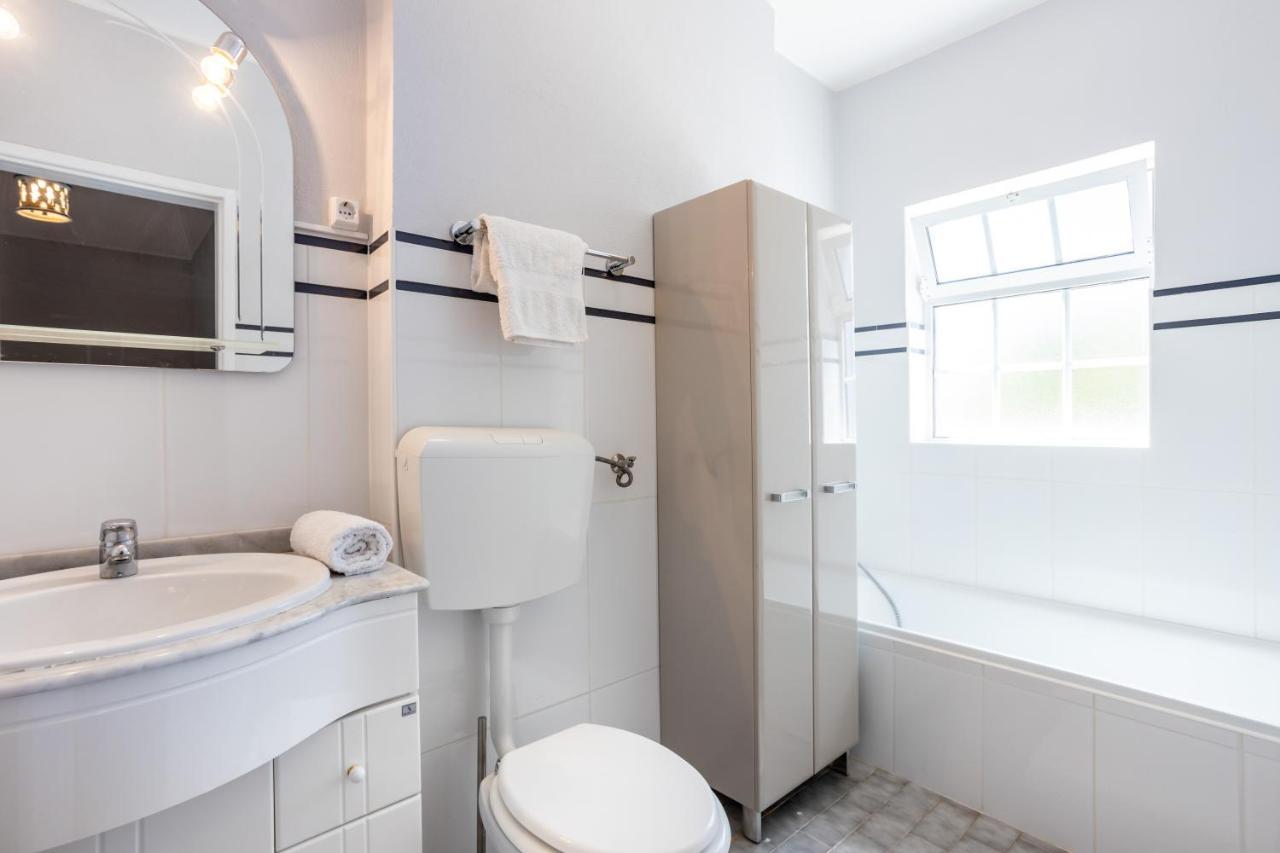 Newly Renovated 2 Bedroom Townhouse - Close To Salema Beach Eksteriør billede