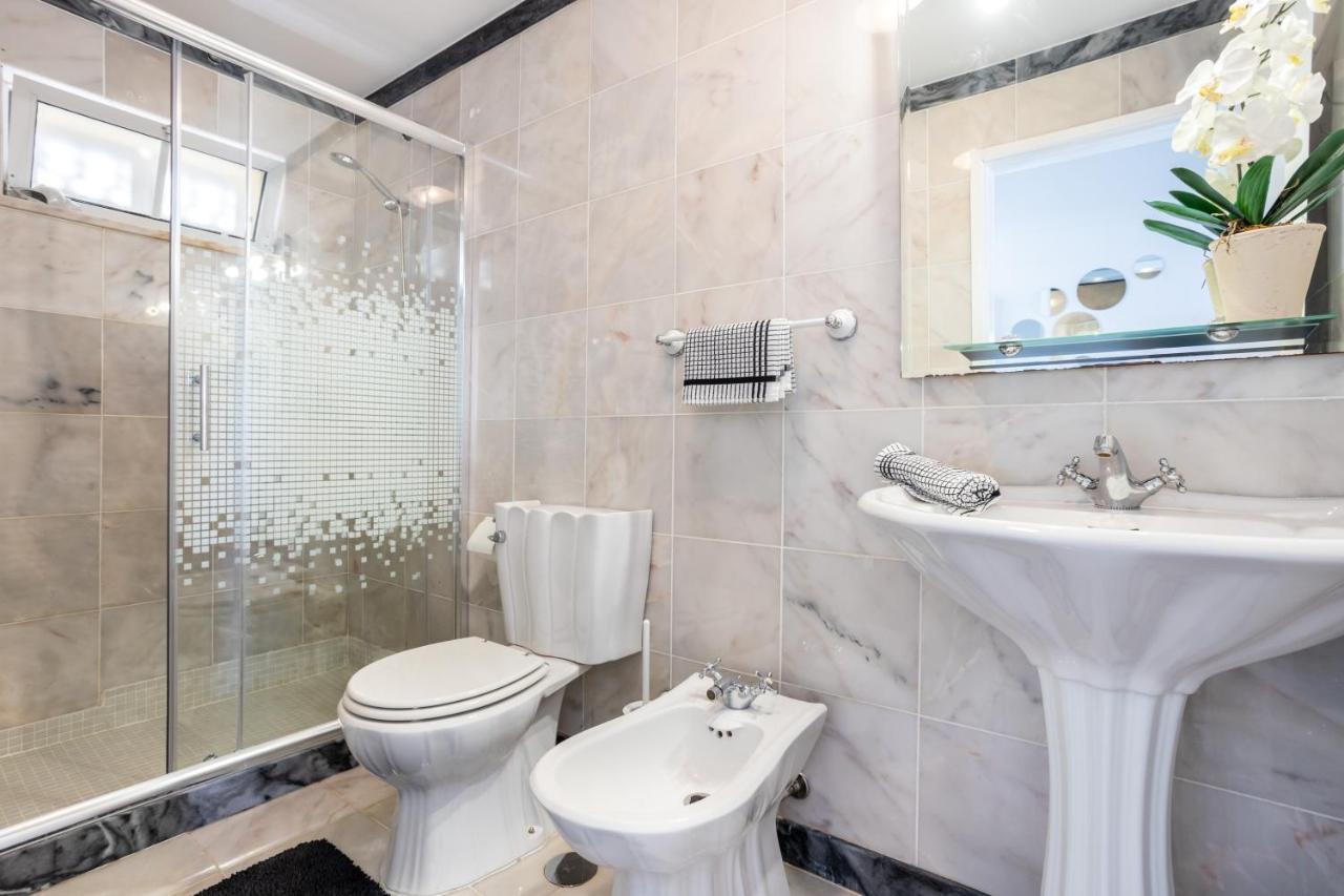 Newly Renovated 2 Bedroom Townhouse - Close To Salema Beach Eksteriør billede